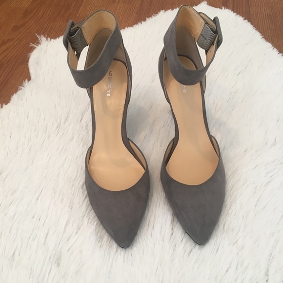 Liz Claiborne Heels Closed Toe Buckle Faux Suede - Picture 2 of 5